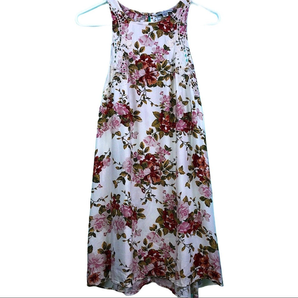 3/$20💕American Eagle floral print dress w/ lace up side